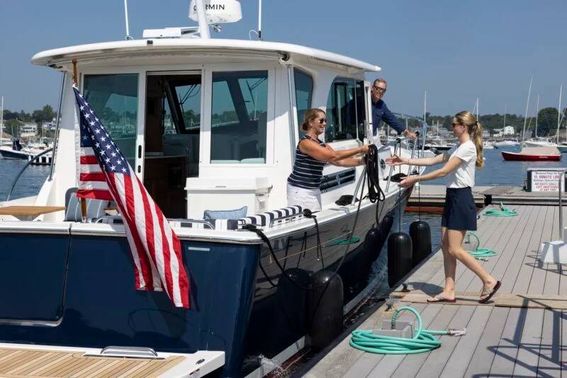 Crew harmony: simple onboard roles that turn tense docking moments into calm teamwork